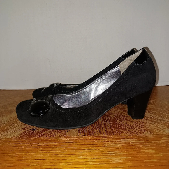 Ecco Hanna Button Black Suede Pumps Heels Slip On Casual Women Shoe size 40 -US - Picture 2 of 10